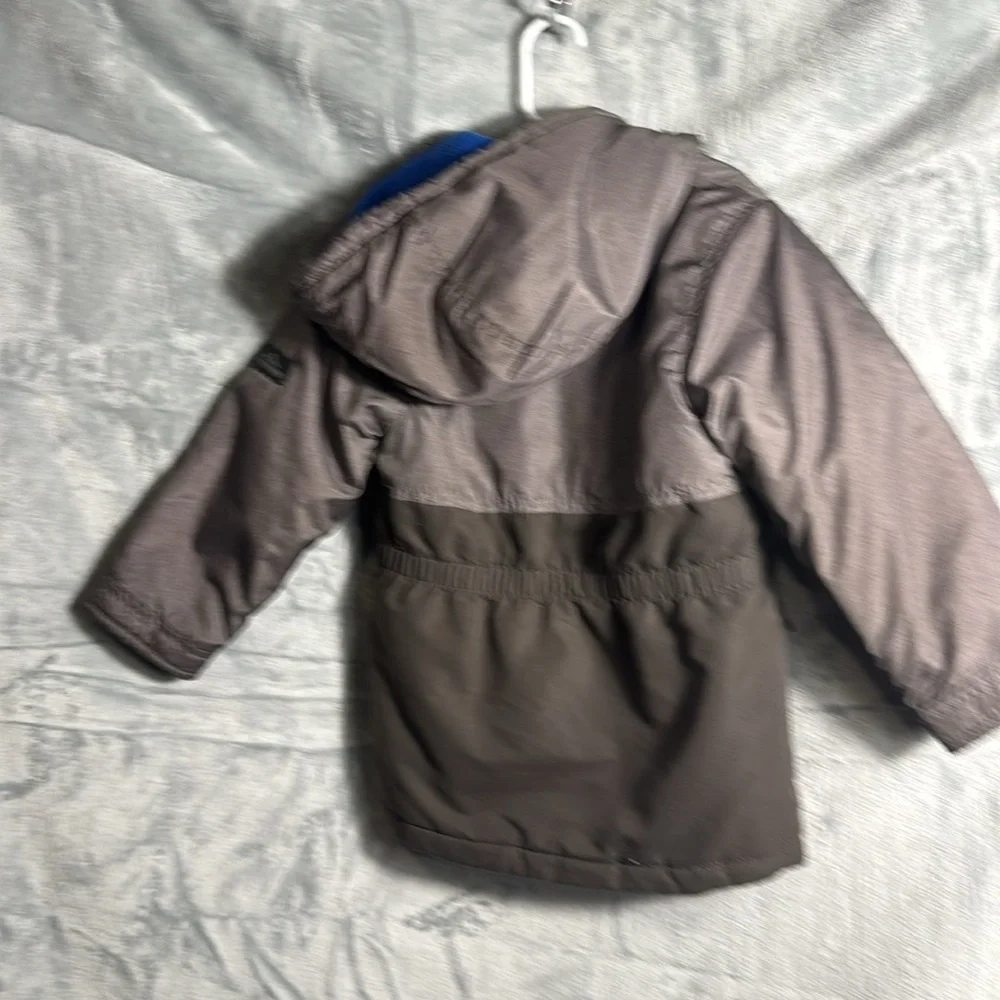 Boys coat size 4 Carters  thick‎ and warm for winter fleece lined hood